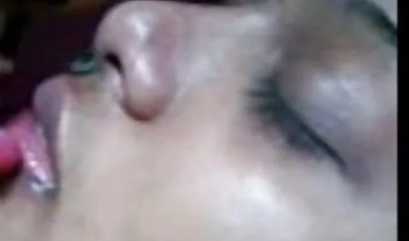 دوربین لینک گروهسکسی مخفی خانگی شوهر سیاه خروس گاو از blowjob