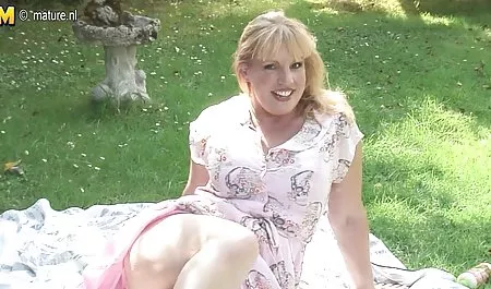 سبزه Curvy در چرم تنگ در دانلود لینک گروه سکسی Public.mp4