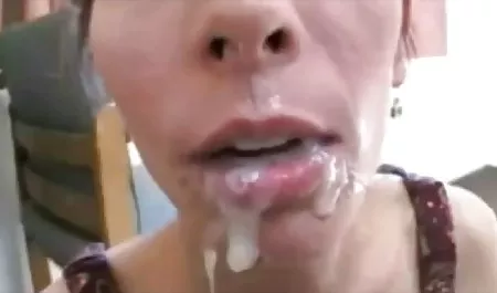 amateurbabe ناخن هایش را دانلود لینک تلگرام سکسی نشان می دهد